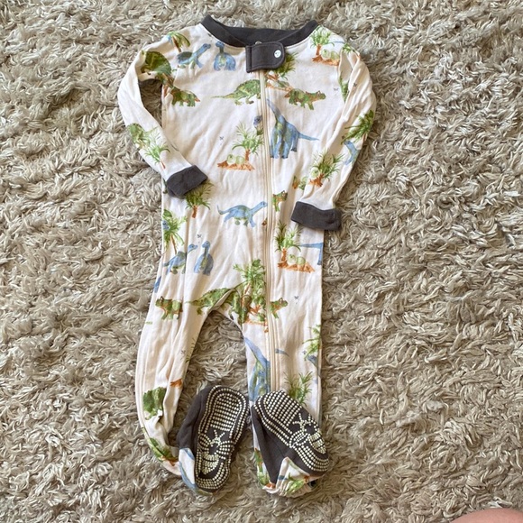 Burt’s Bees Dinosaur Footie 6-9m - Picture 1 of 3